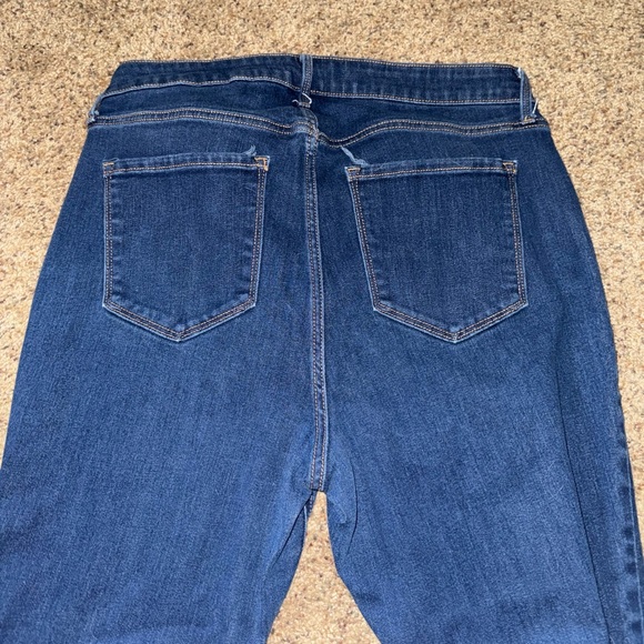 Old Navy Skinny Jeans - Picture 4 of 6